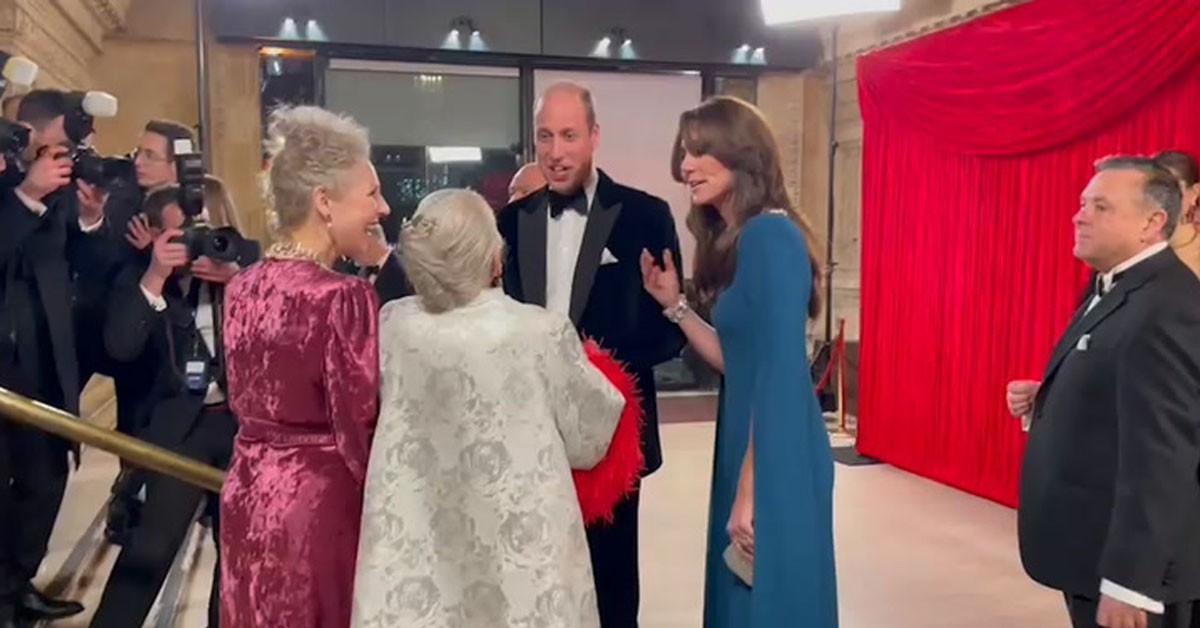 Prince William and Princess Kate excitedly showed off rare PDA and held hands as they arrived at the Royal Variety Performance